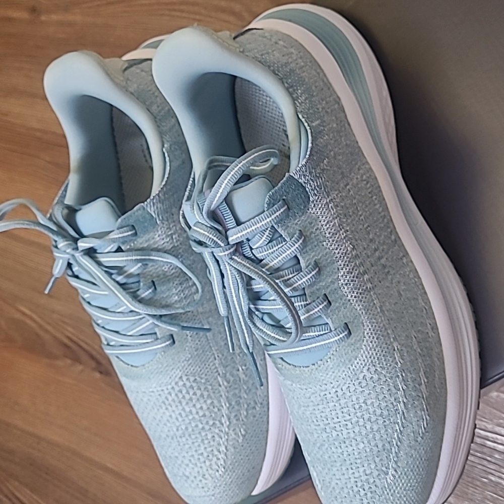 ORTO FEETWomen's Light Blue‎ Athletic Shoes used good condition